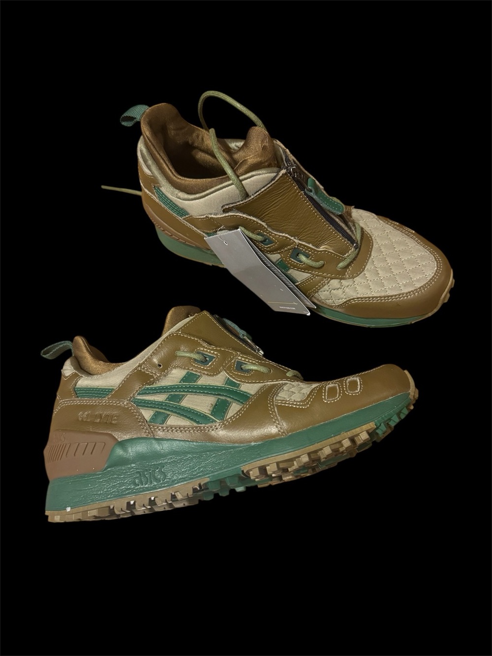ASICS  women Brown & Green Trail shoes size 7 brand new with tags